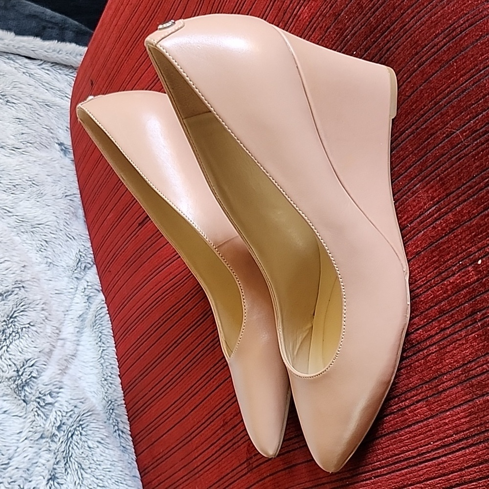 Shoes - Picture 2 of 5